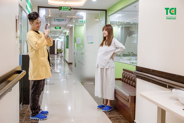 Chúc mừng gia đình diễn viên Anh Tuấn và vợ Lâm Diễm Quỳnh đón bé Xoài nhỏ bình an tại TCI