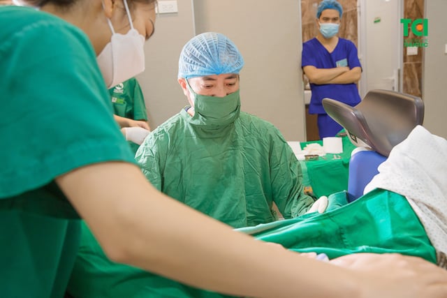 Chúc mừng gia đình diễn viên Anh Tuấn và vợ Lâm Diễm Quỳnh đón bé Xoài nhỏ bình an tại TCI