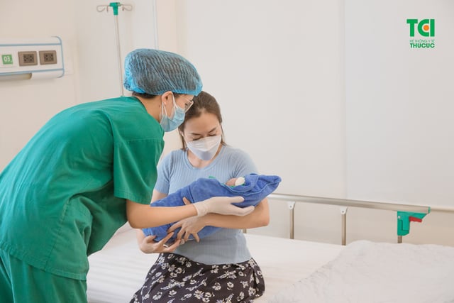 Chúc mừng gia đình diễn viên Anh Tuấn và vợ Lâm Diễm Quỳnh đón bé Xoài nhỏ bình an tại TCI
