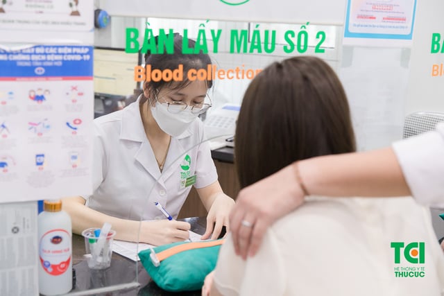 Diễn viên Phạm Anh Tuấn cùng vợ đi khám thai và đăng ký gói thai sản tuần 12