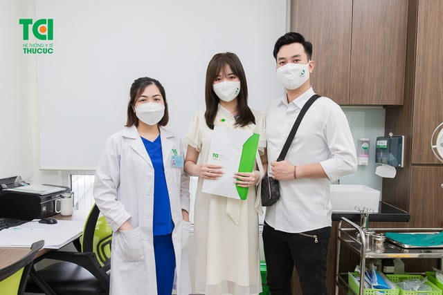 Diễn viên Phạm Anh Tuấn cùng vợ đi khám thai và đăng ký gói thai sản tuần 12