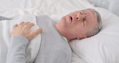 Đánh trống ngực khi nằm cảnh báo điều gì?