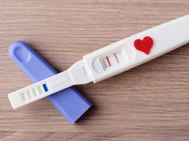 Rối loạn kinh nguyệt thử thai 2 vạch: Nguyên nhân &amp; Cách xử lý