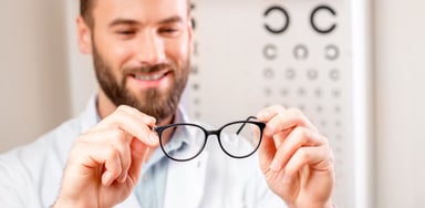 Những điều cần biết về tròng kính cận chiết suất cao