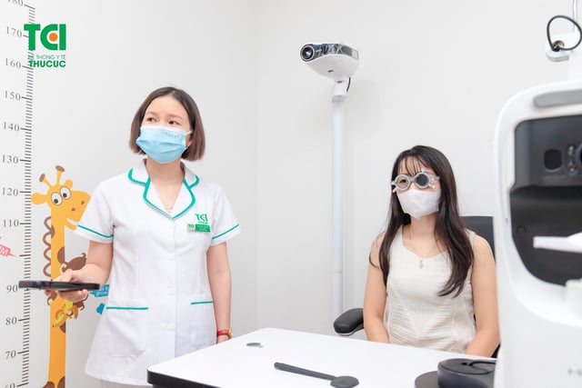 Những ưu điểm vượt trội của tròng kính không trầy
