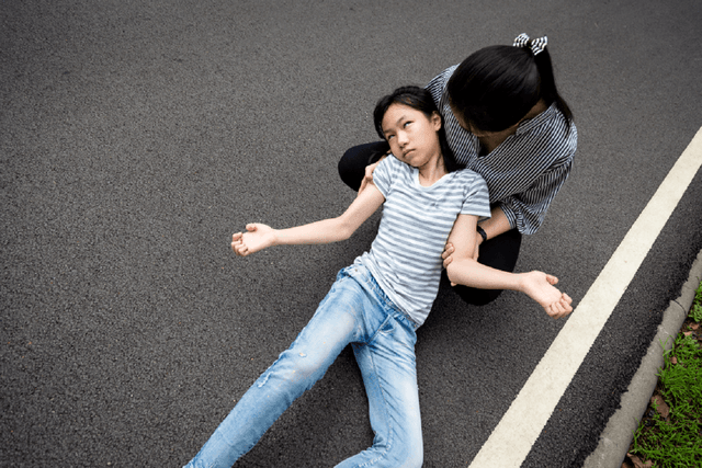 Tìm hiểu triệu chứng giật kinh phong và cách điều trị