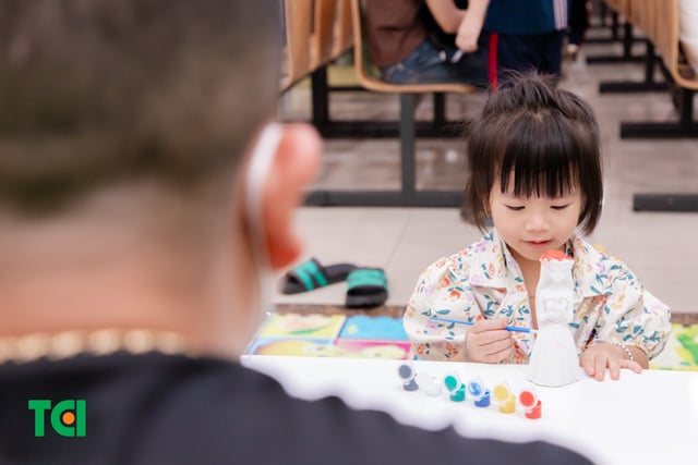 Ảnh Tặng quà 1/6 cho bé