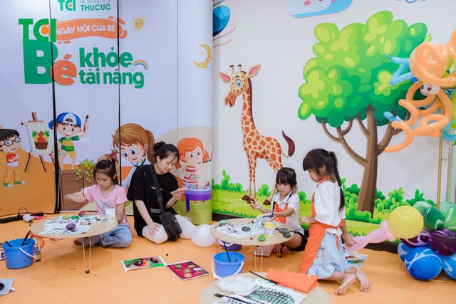 Ảnh Tặng quà 1/6 cho bé