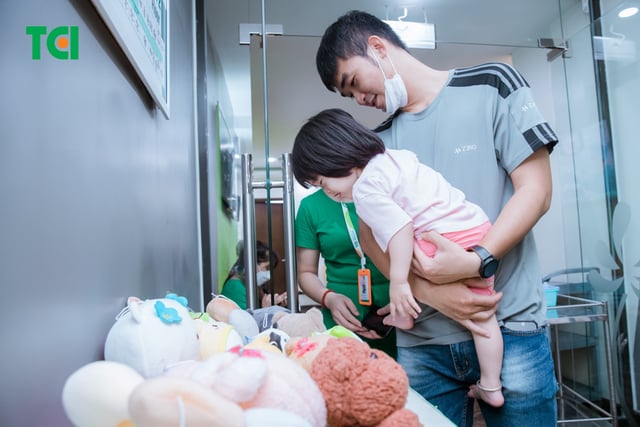 Ảnh Tặng quà 1/6 cho bé