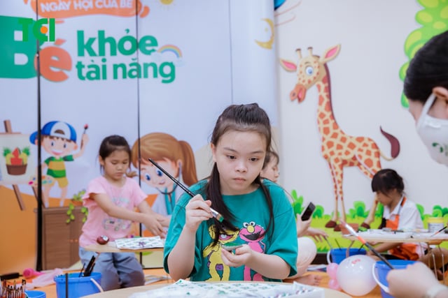 Ảnh Tặng quà 1/6 cho bé