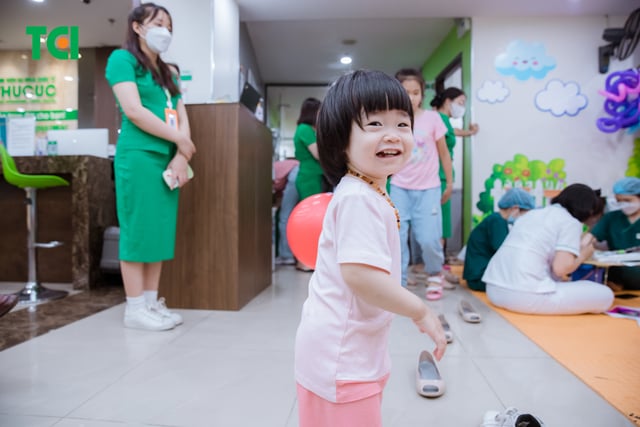 Ảnh Tặng quà 1/6 cho bé