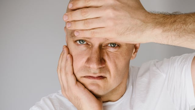 Giải đáp: Bọc răng sứ bị ê buốt phải làm sao?