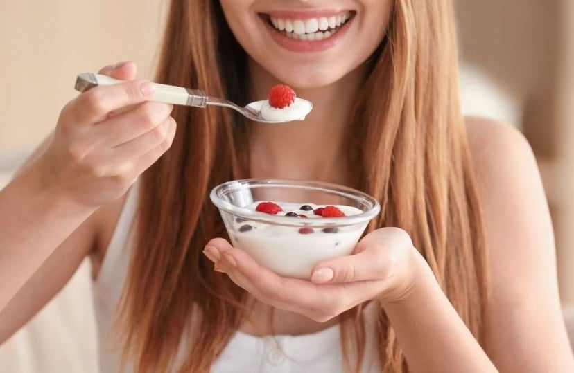 Hôi miệng ăn sữa chua có tốt không?