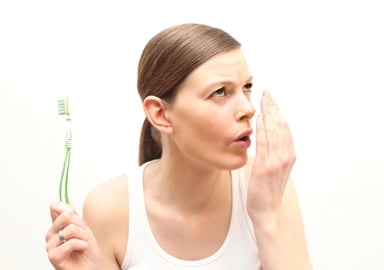 Tình trạng hôi miệng khi niềng răng và cách khắc phục