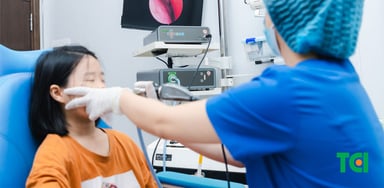Lấy dị vật trong mũi trẻ &#8211; Cẩn trọng tránh mắc sai lầm