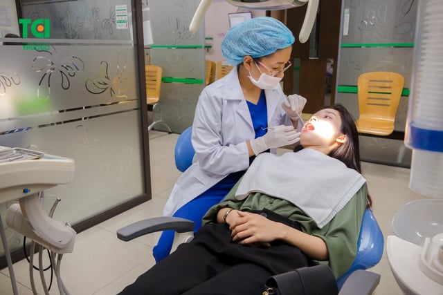 Khắc phục tình trạng răng nhọn mọc giữa 2 răng cửa