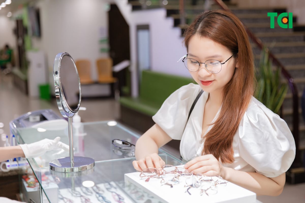 Ưu nhược điểm của tròng kính cận bằng nhựa