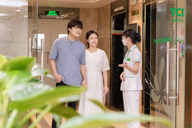 Ảnh Tiktoker triệu follower Đào Nguyễn Ánh trải nghiệm cùng vợ bầu tại TCI