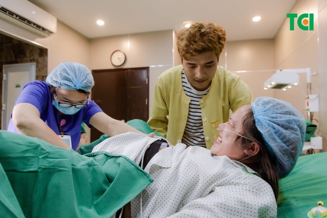 Ảnh Tiktoker triệu follower Đào Nguyễn Ánh trải nghiệm cùng vợ bầu tại TCI