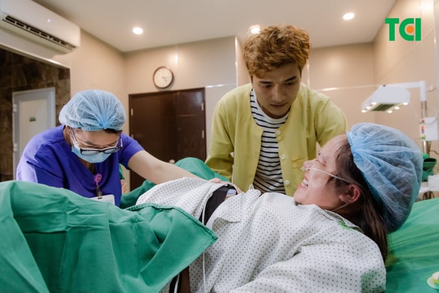 Ảnh Tiktoker triệu follower Đào Nguyễn Ánh trải nghiệm cùng vợ bầu tại TCI