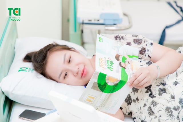 Ảnh Gia đình cầu thủ Lê Thanh Bình khám thai tại TCI