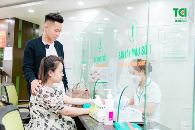 Ảnh Gia đình cầu thủ Lê Thanh Bình khám thai tại TCI