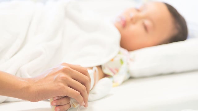 Lý do trẻ bị sốt xuất huyết, cách phân biệt với sốt do bệnh khác