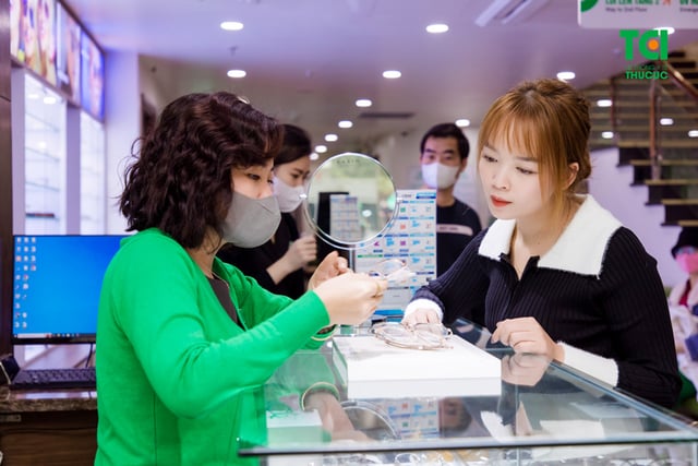 Ảnh khách hàng Lê Thị Ngọc Huyền cắt kính tại Thu Cúc TCI
