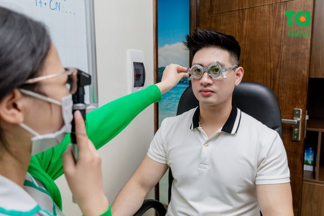 Ảnh khách hàng Nguyễn Duy Đức cắt kính tại Thu Cúc TCI