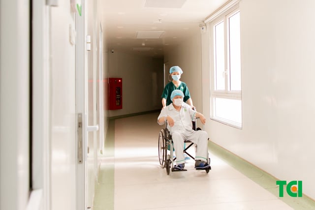 Ảnh mổ Phaco bác Hoàng Đức Thùy 82 tuổi