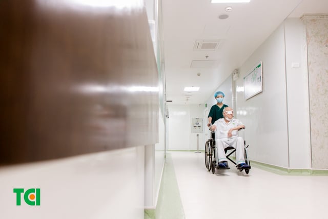 Ảnh mổ Phaco bác Hoàng Đức Thùy 82 tuổi