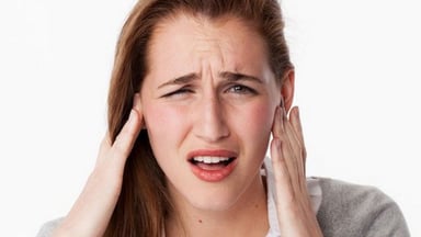 Bị ù tai &#8211; Cẩn trọng nguyên nhân do nhiều bệnh lý