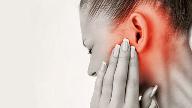 Lỗ tai bị sưng và đau &#8211; Cẩn trọng báo hiệu nhiều bệnh lý