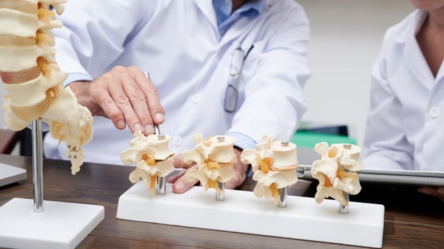 Phương pháp phẫu thuật thay đĩa đệm cột sống thắt lưng