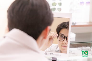 Giá kính thuốc là bao nhiêu, giải đáp thắc mắc