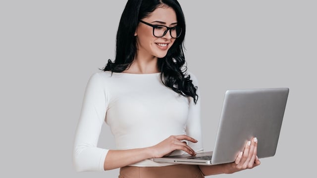 Tròng kính đổi màu chống ánh sáng xanh: &#8220;Vệ sĩ&#8221; cho đôi mắt