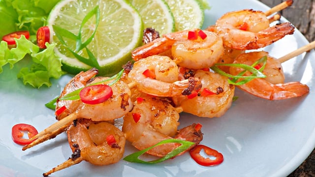 Dị ứng hải sản có nên tiêm vắc-xin: Biết để lựa chọn đúng đắn
