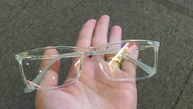 Những tác hại khôn lường tiềm ẩn ở tròng kính giá rẻ