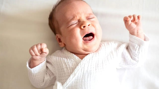 Phản ứng sau tiêm vắc xin 5 trong 1 của trẻ cha mẹ cần biết