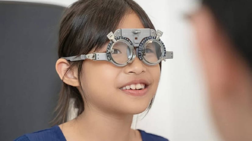 Giá tiền mắt kính cận – Những điều bạn cần biết