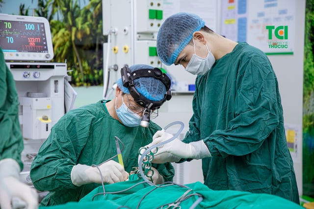 Các thủ thuật họng &#8211; thanh quản