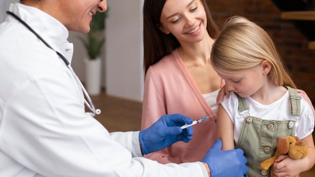 Tìm hiểu vấn đề dưới 18 tuổi có được tiêm vắc-xin