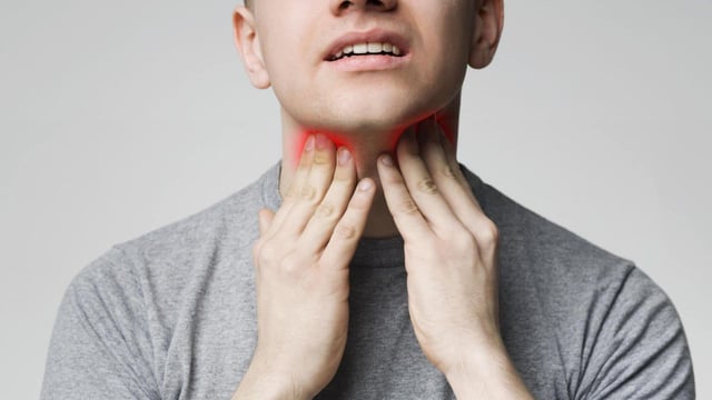 Triệu chứng khó nuốt: nguyên nhân, chẩn đoán và cách điều trị