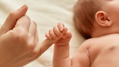 Tìm hiểu vấn đề ở cữ sau sinh có khâu quần áo được không