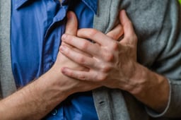Đau rát ở ngực do trào ngược dạ dày: Cách chẩn đoán và điều trị
