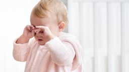 Những lời khuyên về việc chữa chắp mắt cho bé