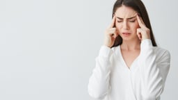 Đau đầu là bệnh gì và cách điều trị trong từng trường hợp