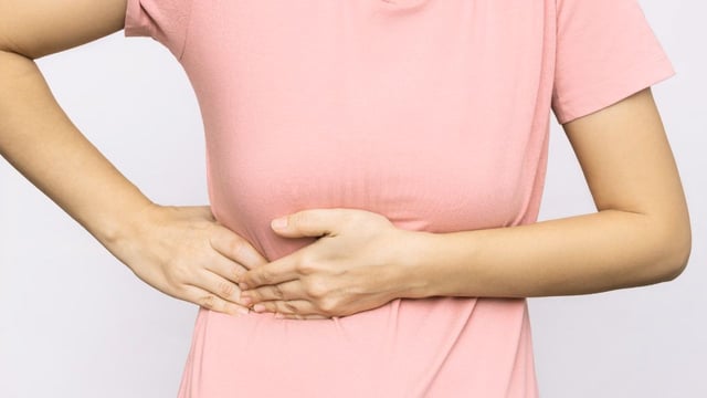 Nhận biết đau sỏi mật &#8211; Phân biệt với cơn đau bụng thông thường