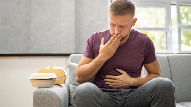 Thường xuyên ợ chua: Tác hại và cách khắc phục