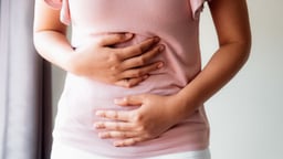 Sôi bụng ợ chua kéo dài – khi nào cần đi khám ngay?